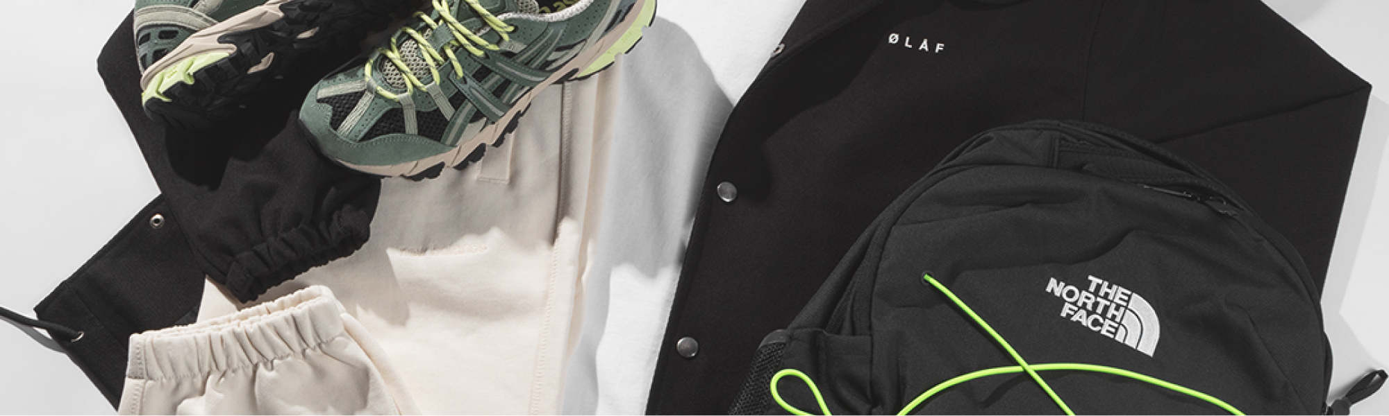 Sportkleidung, Sportschuhe und North Face Rucksack